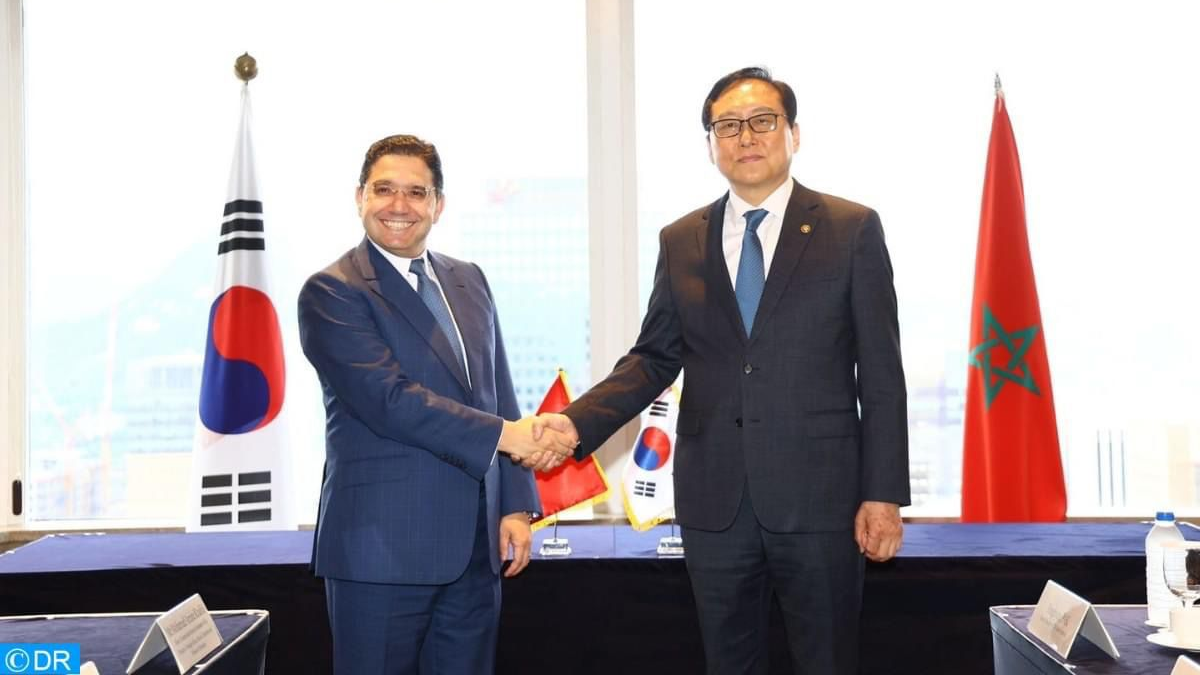 ناصر بوريطا برفقة وزير التجارة الكوري إيكيو تشونغ