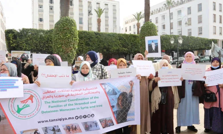 عائلات المغاربة العالقين والمعتقلين في سوريا