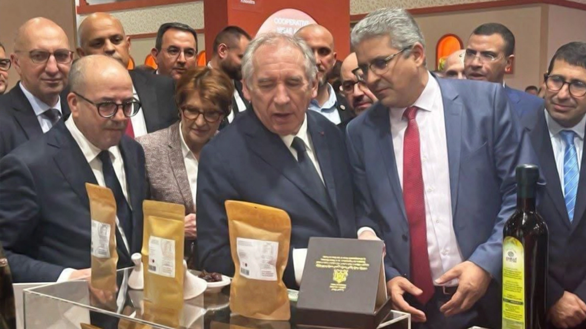 الوزير الأول الفرنسي يزور الجناح المغربي في معرض الفلاحة بباريس