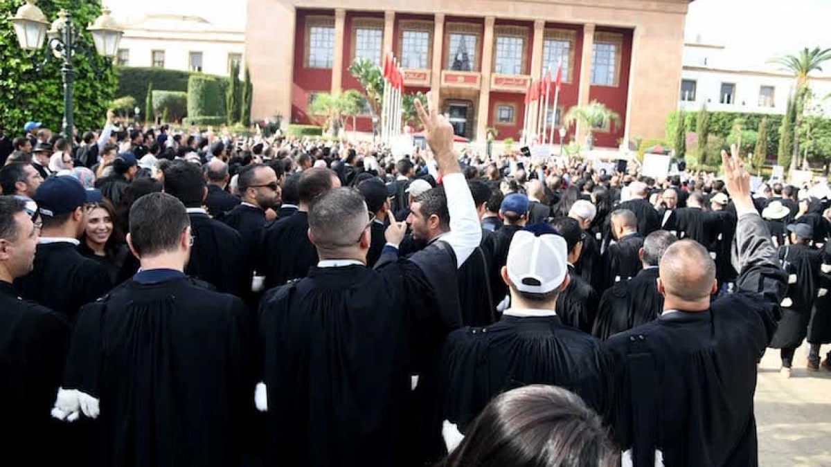 محامون أمام مقر البرلمان المغربي