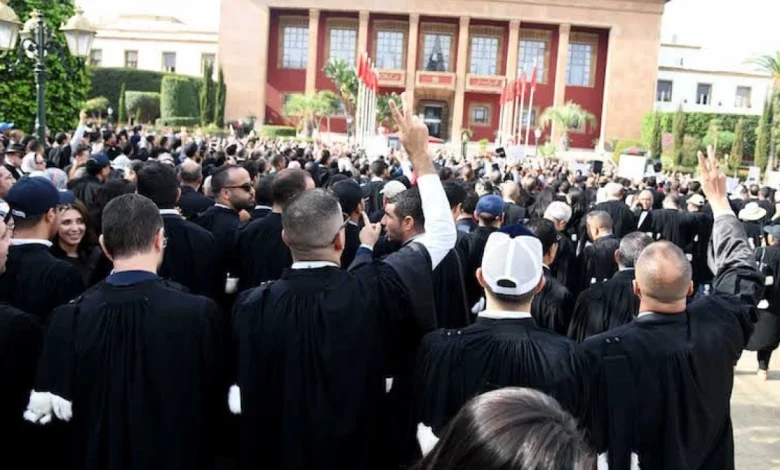 محامون أمام مقر البرلمان المغربي